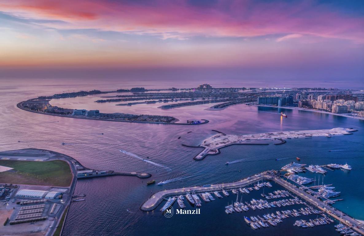 Manzil – 2BR Home in Emaar Beach Front with Sea View