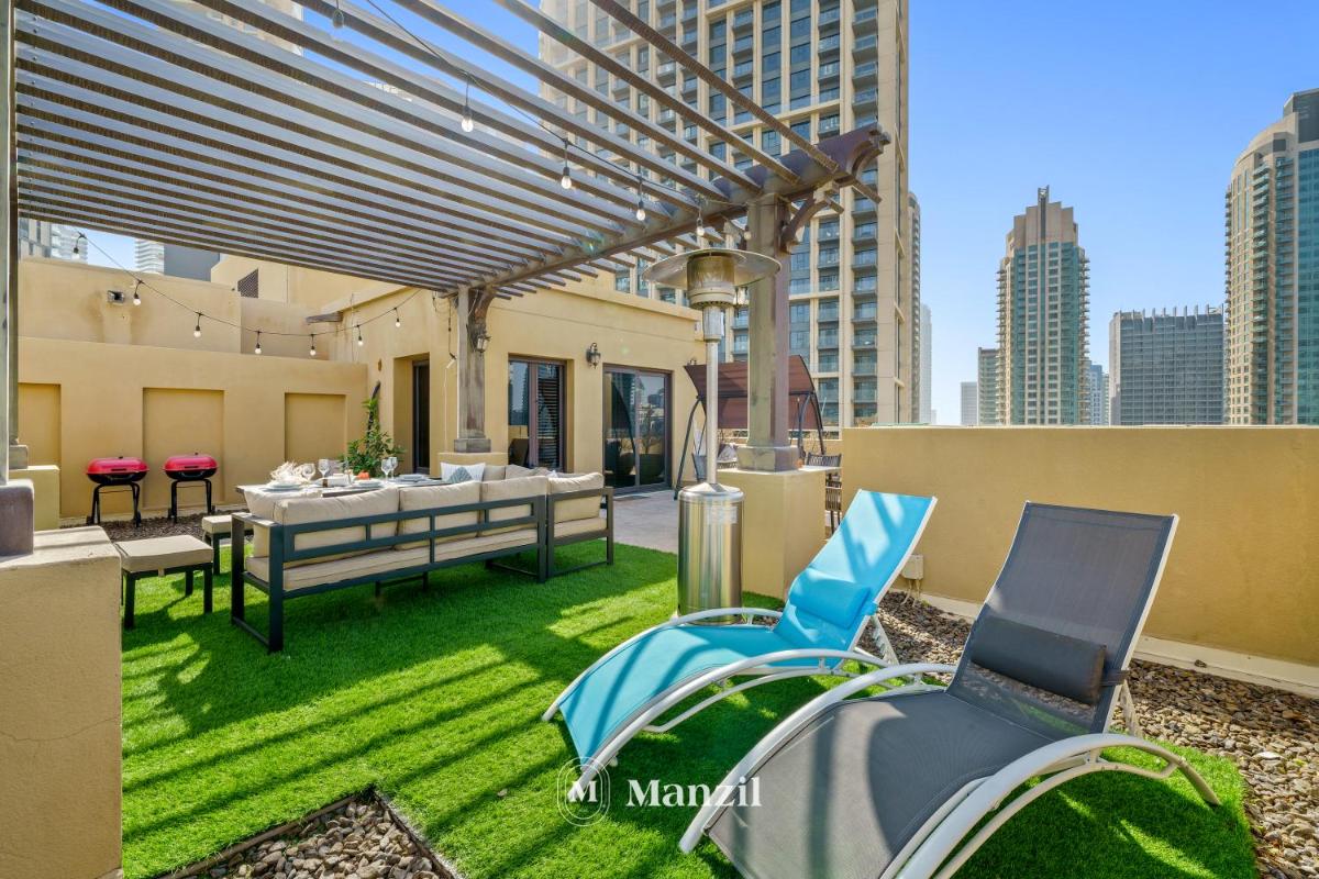 Manzil – Cozy 2BR Penthouse with Private Terrace and Full Burj View in Downtown