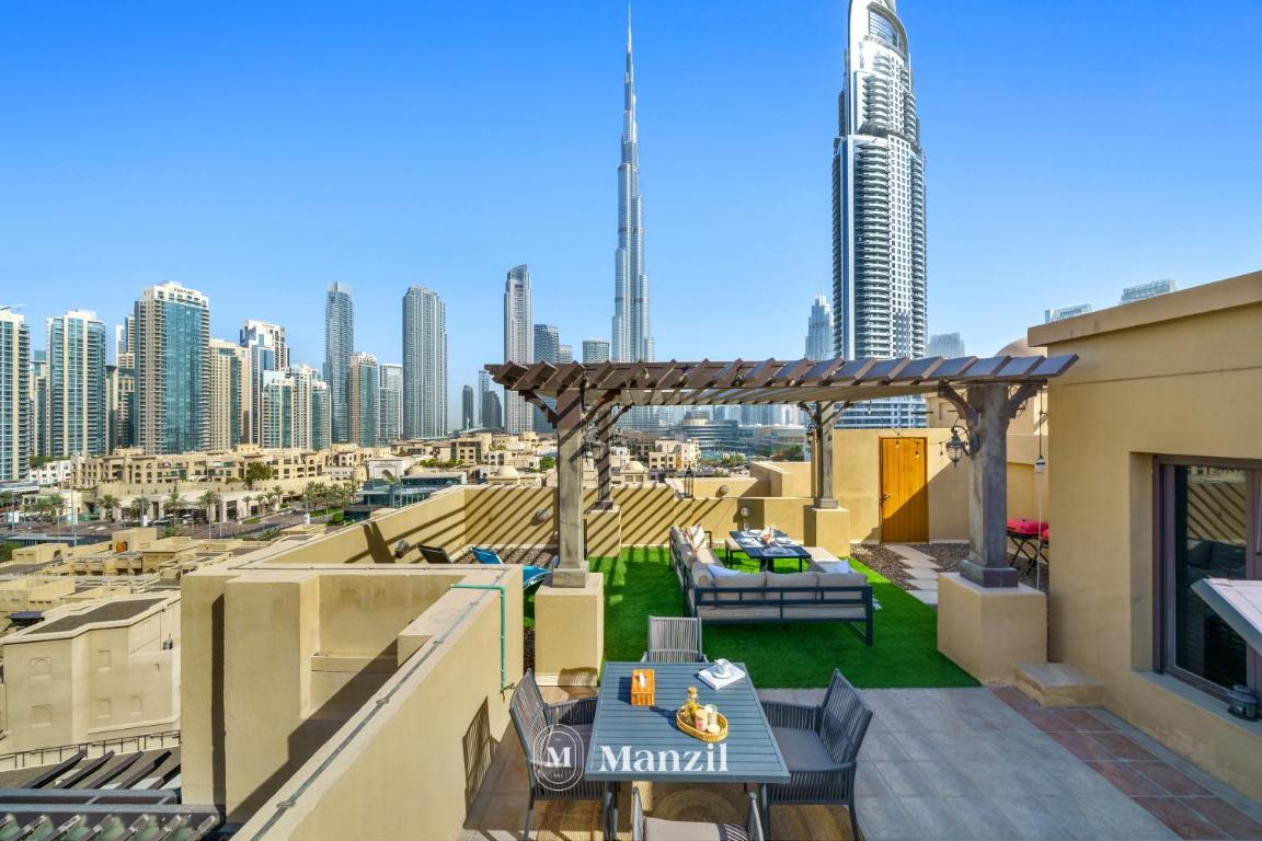 Manzil – Cozy 2BR Penthouse with Private Terrace and Full Burj View in Downtown