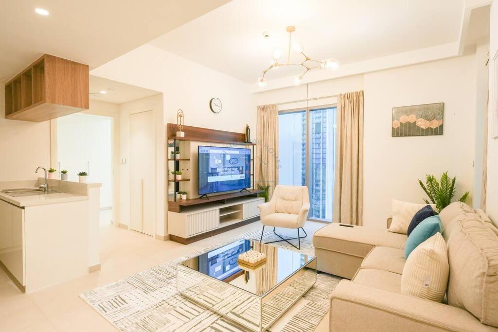 Modern 2BR Apartment with Stunning Dubai Fountain