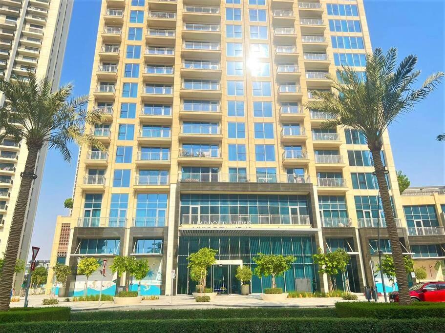 Modern & Chic Waterfront 2bed balcony Dubai Creek