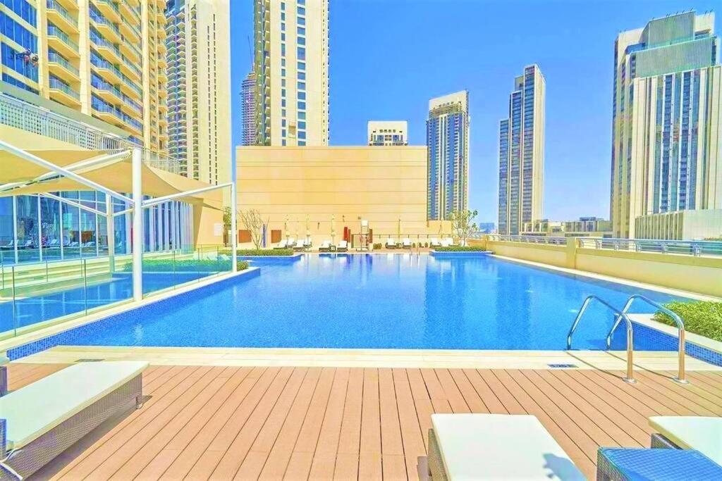 Modern & Chic Waterfront 2bed balcony Dubai Creek