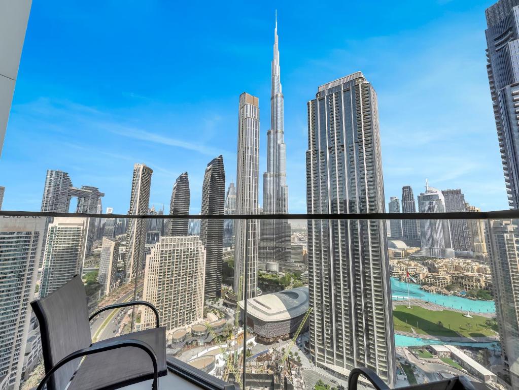 Modern Luxury Apartment Overlooking Burj Khalifa