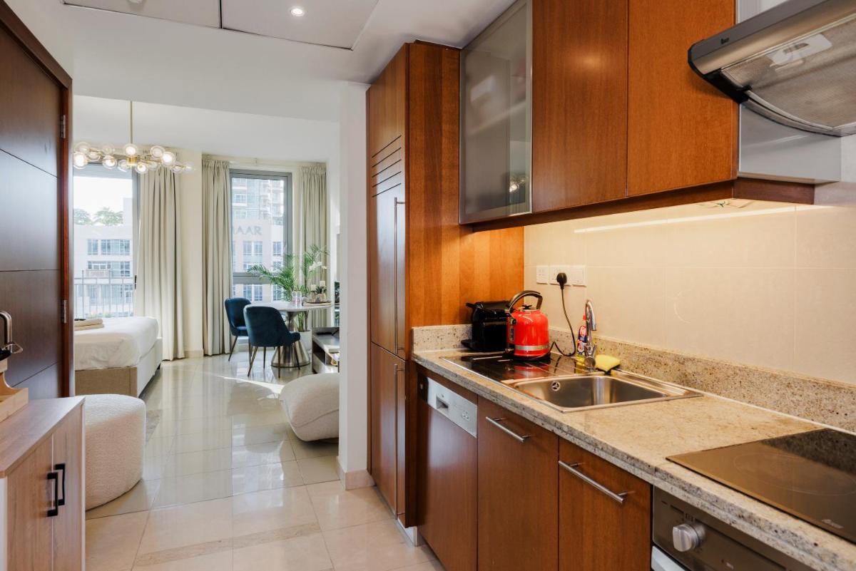 Sophisticated Studio in the heart of Dubai, walk from Burj