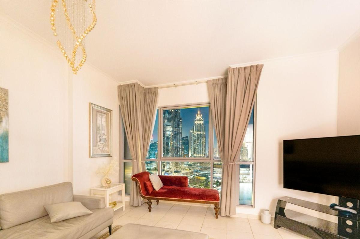 Spectacular Burj & Fountain View – Luxurious 3 Bedrooms & Maids room – The Residences