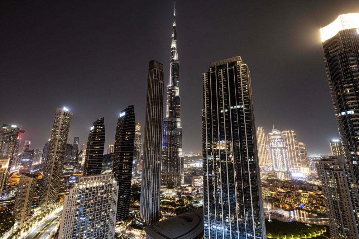 Spectacular Burj Khalifa View Opposite Dubai Mall