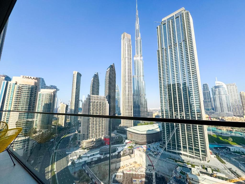 Stay in First Class at Downtown by 2nd Best Home, Dubai – 2BR – Burj Khalifa View