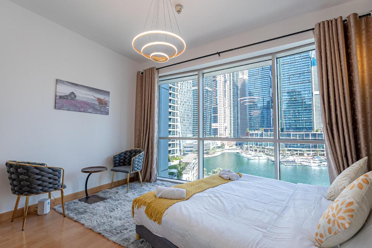 Stunning Marina View Apartment!!