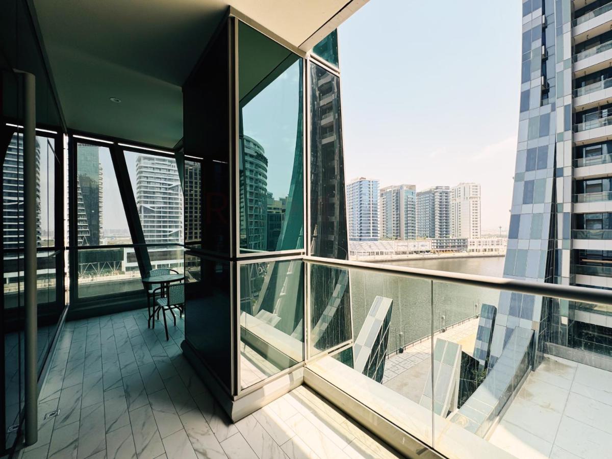 Stunning Views, Luxury Living 1-BR at J-One, Busi