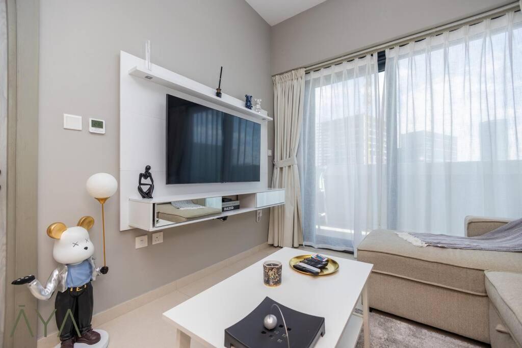 Stylish 1BR Canal Skyline Suite at ZADA Tower