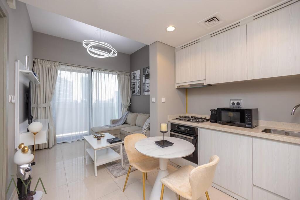 Stylish 1BR Canal Skyline Suite at ZADA Tower