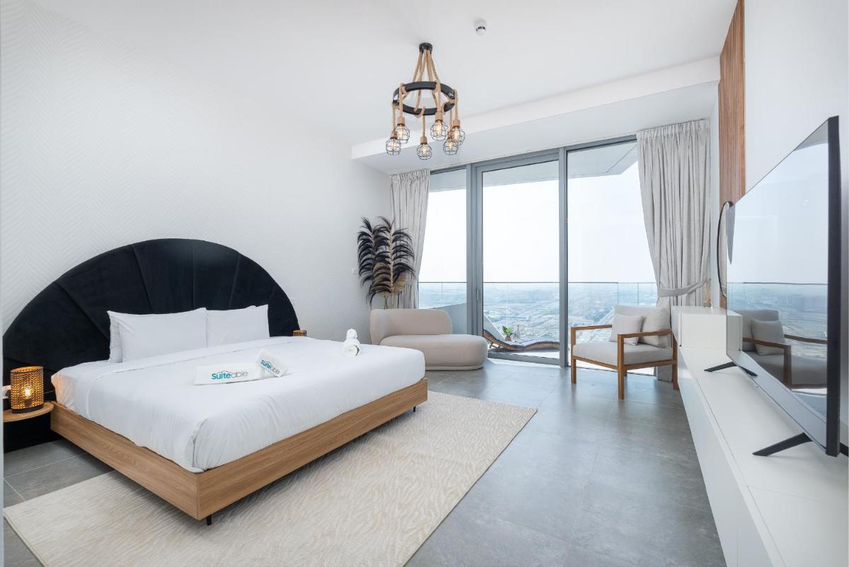 Urban tropic 3 bedroom apartment with full sea view by Suiteable Interiors