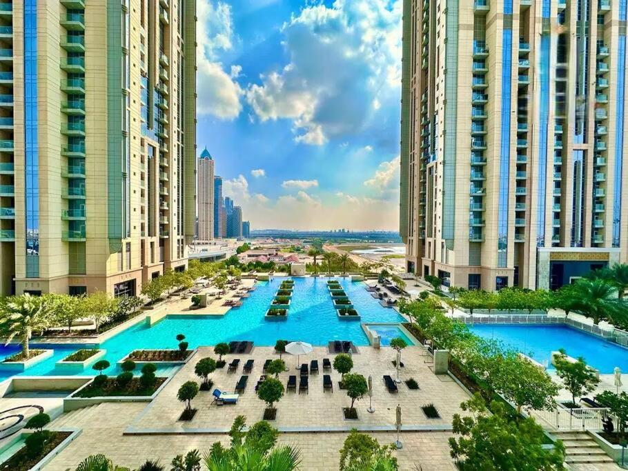 Visionary Vista: 2BR Al Habtoor City