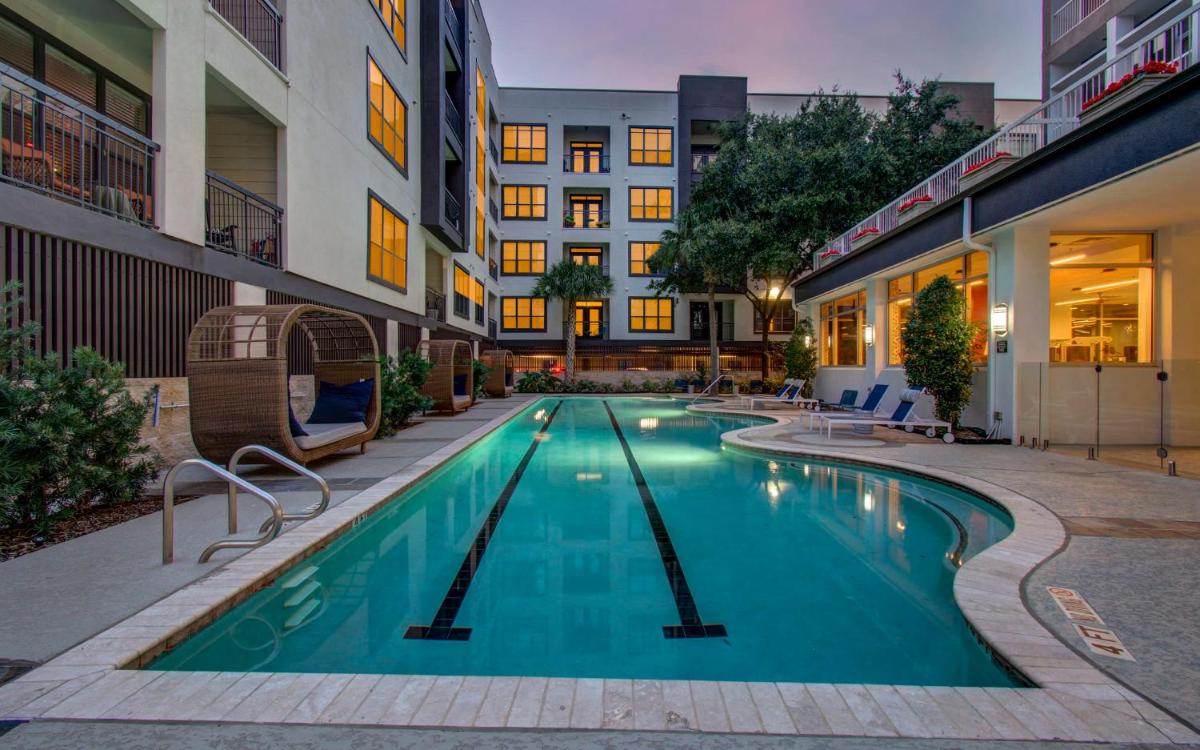 3BD in the Heart of Houston – Pool Gym Amenities