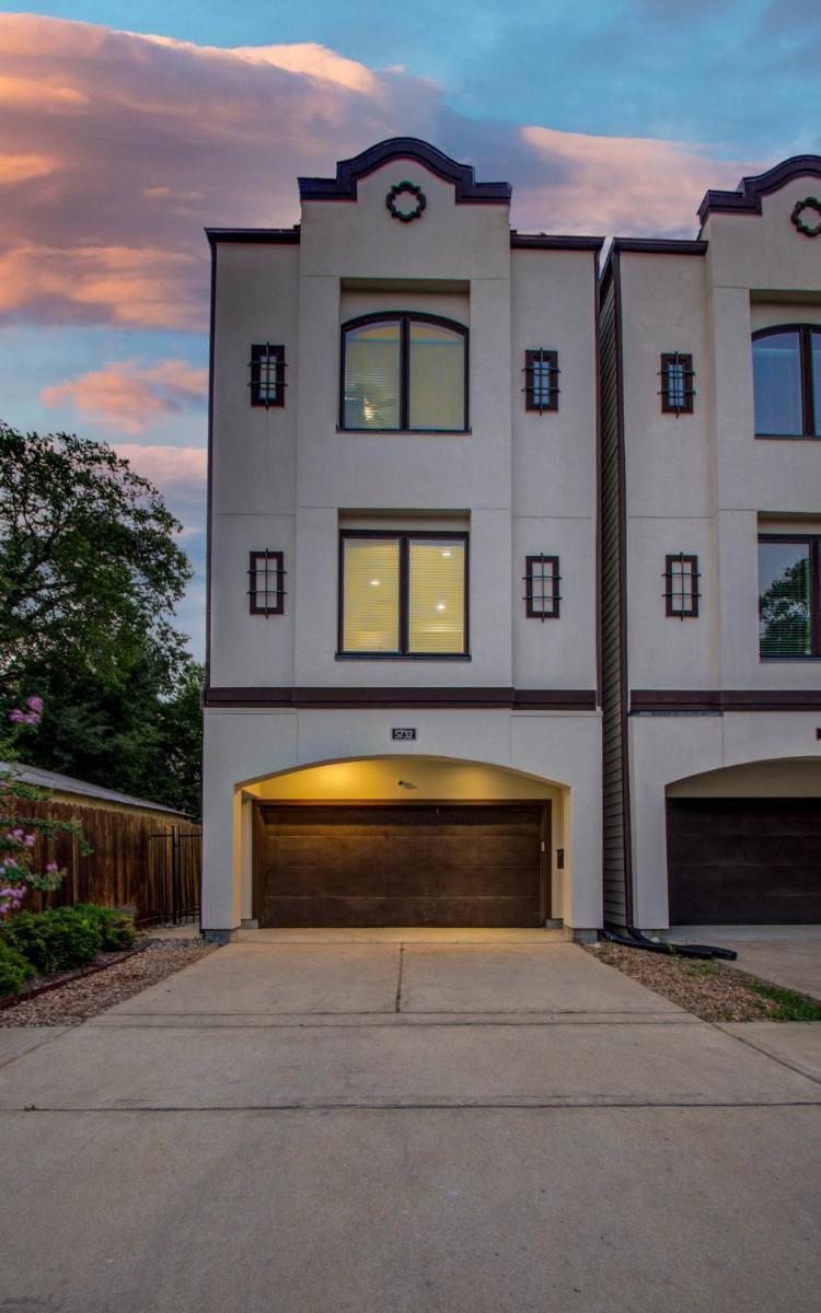 3 BR 3 5 Bath private pool