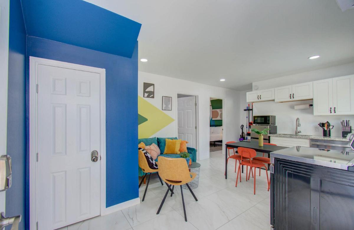 Bright & Cheerful 2-BD 1-BA Home by Buffalo Bayou