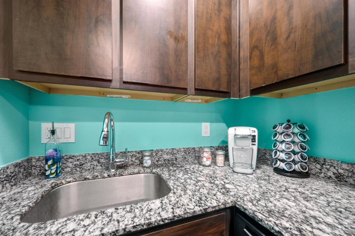 Central 1BR with Free Parking Near Med Center & NRG Stadium