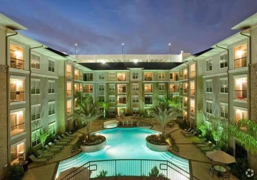 Chic 1Br Near NRG With Pool WiFi FreeParking