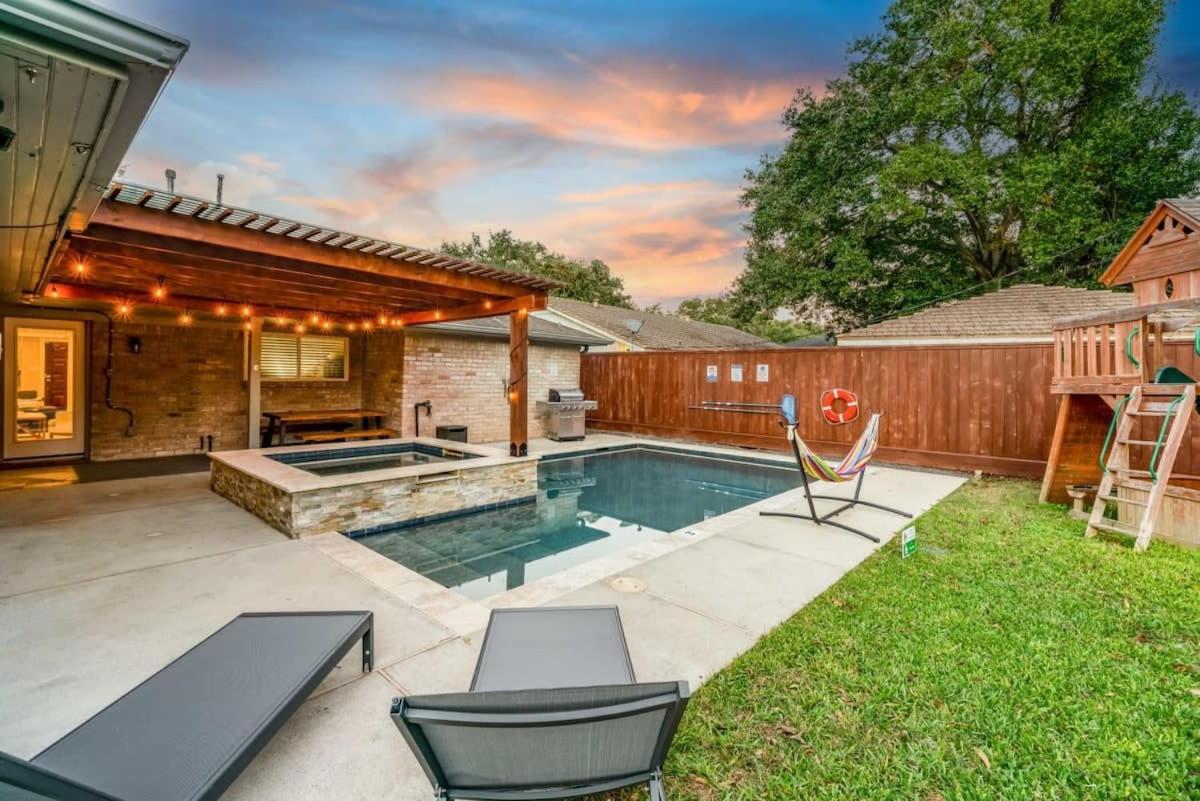 Gorgeous and Cozy Houston home w a private Pool