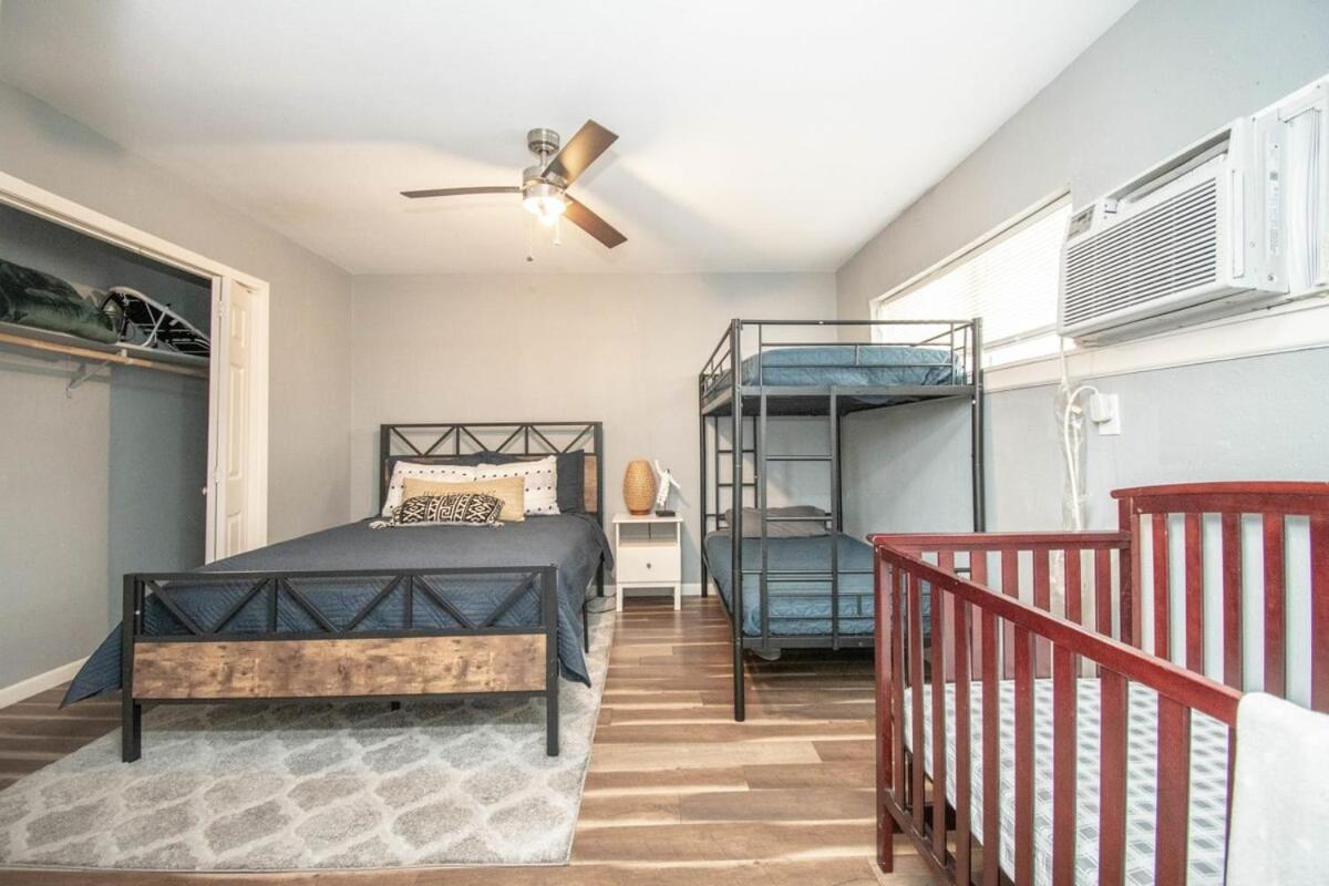 HTX King Bed Apt Near Dtown MedCenter Sleep 6