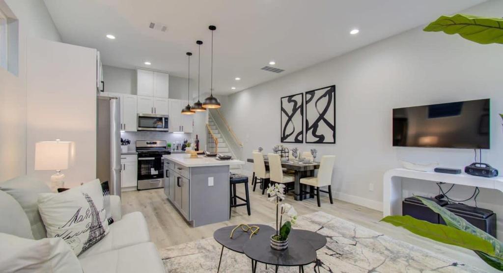 Heart of Houston – Modern 3BD Open-Concept