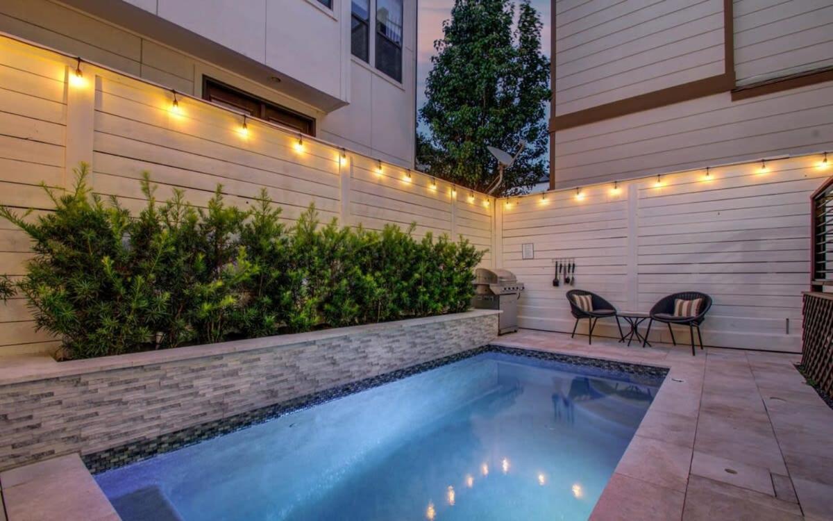 High End In The Center – Mins to Downtown w Pool