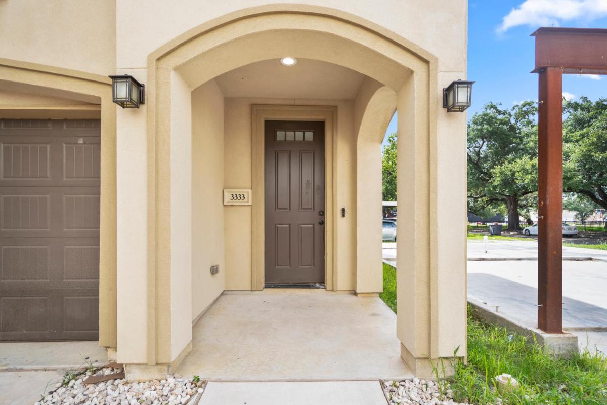 Spacious 3 Bed House near MD Anderson with Free Parking & Wi-Fi