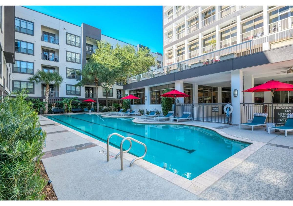 The Aliyah Poolside View with Luxe Pool, Gym, & Theater