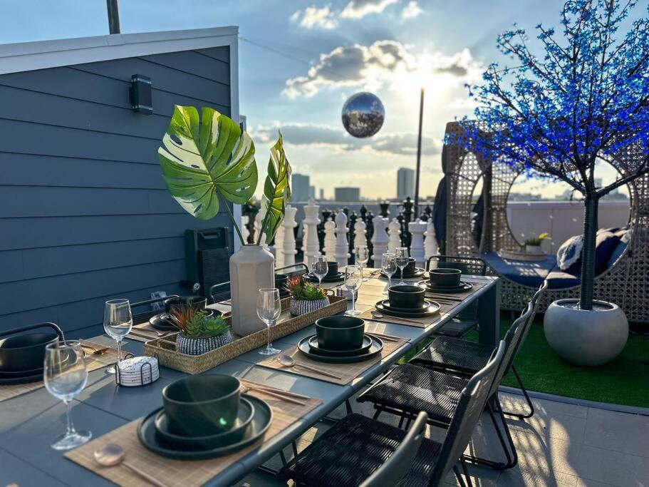 The Oasis Checkmate Stunning Rooftop with Views