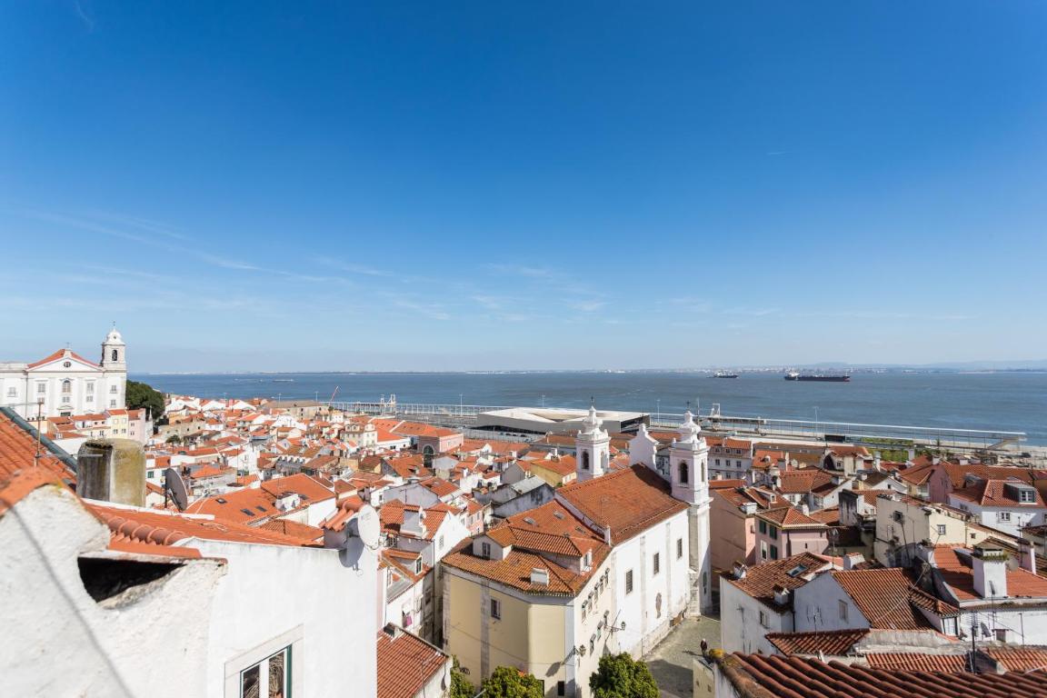 Alfama Loft Studio Loft Apartment w/ River View – by LU Holidays