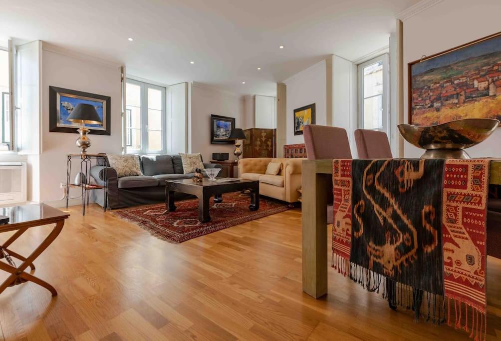 Historical 3 Bedroom Duplex Apartment in Lisbon