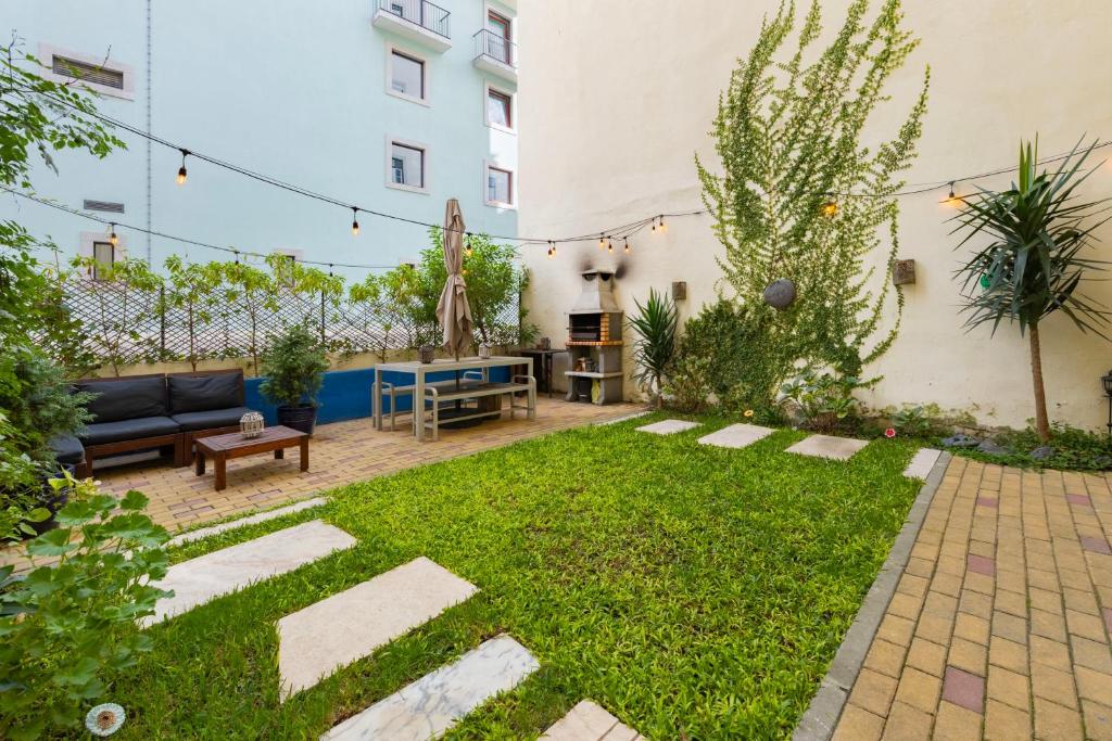 Lisbon Intendente Terrace Apartment with BBQ