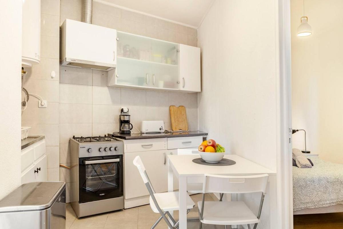 Relax in Lisbon for 4 people with terrace and parking