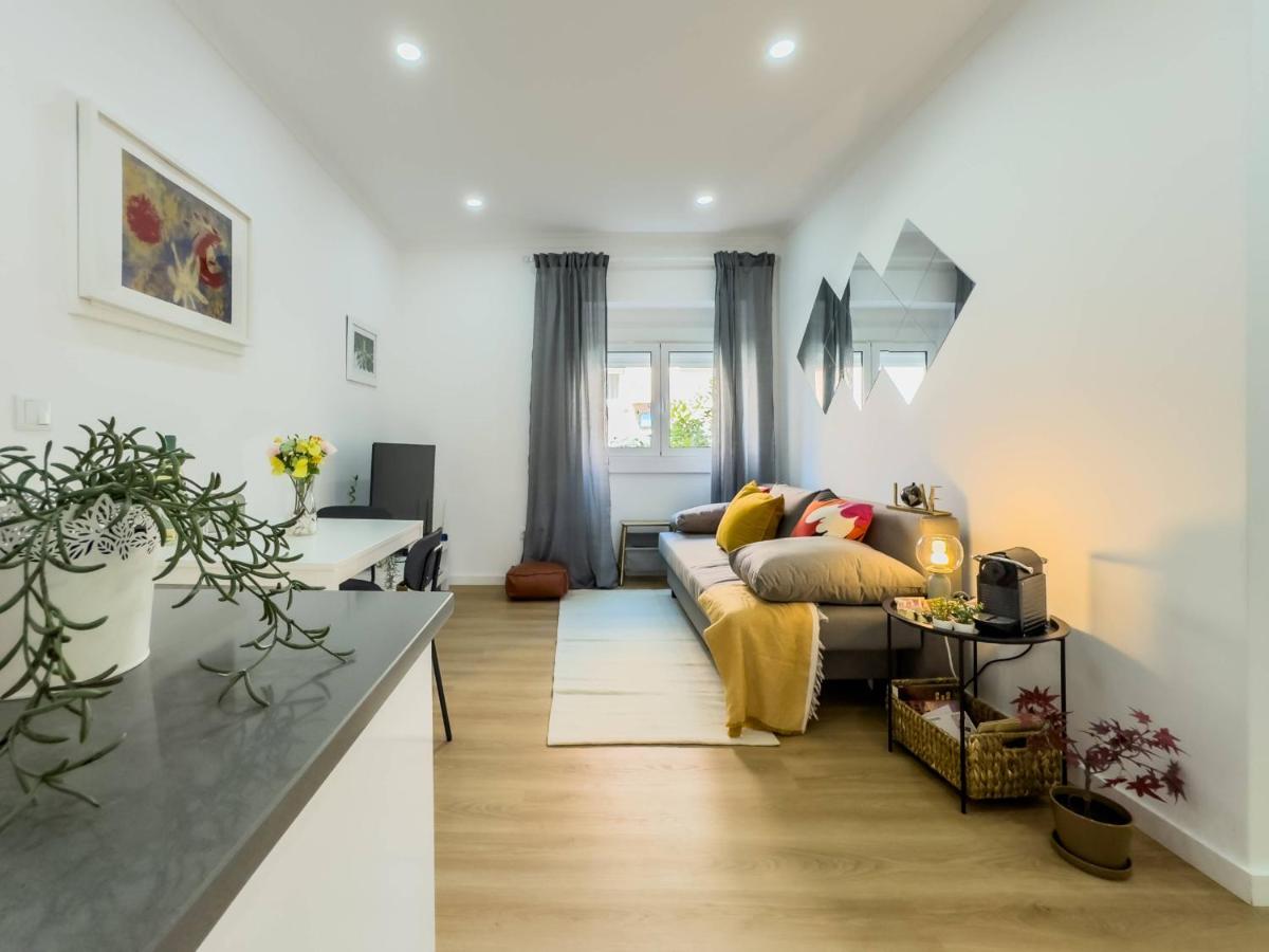 River 2-Bedroom Apartment with Terrace in Alcântara