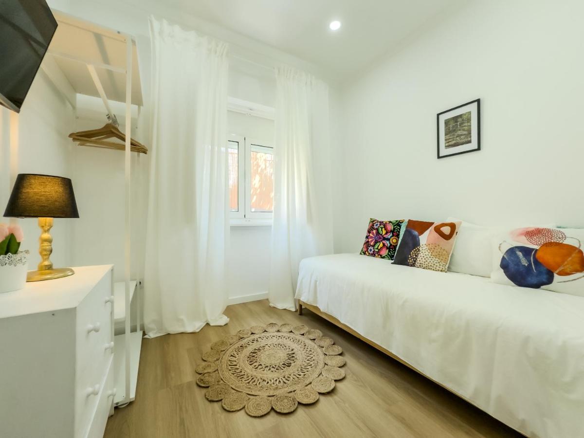 River 2-Bedroom Apartment with Terrace in Alcântara