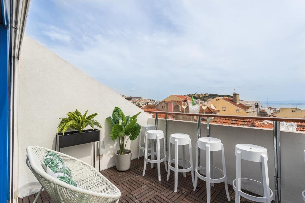 Rossio Penthouse Three-Bedroom Apartment w/ River View and Parking – by LU Holidays