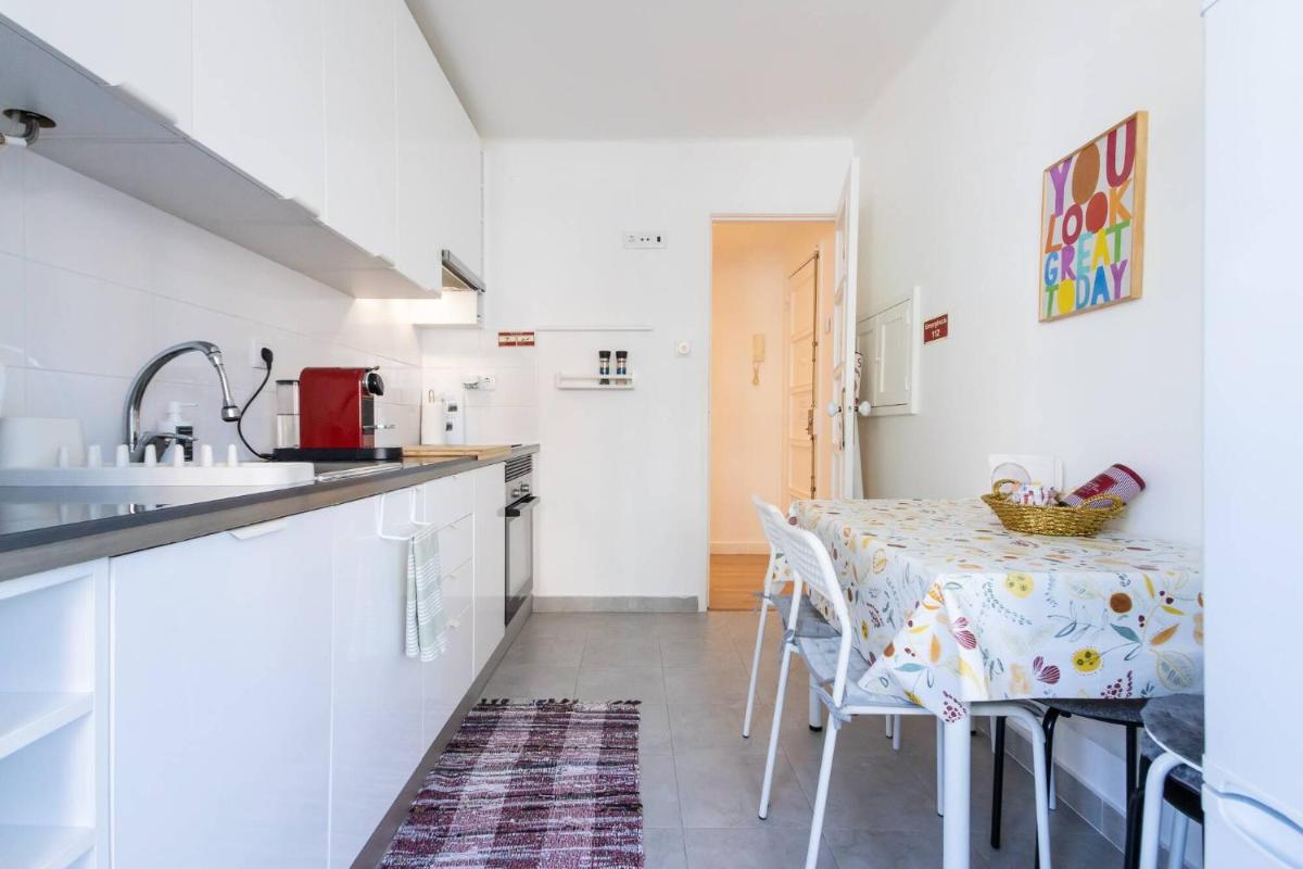 Serene 2-bedroom flat with garden view in Benfica