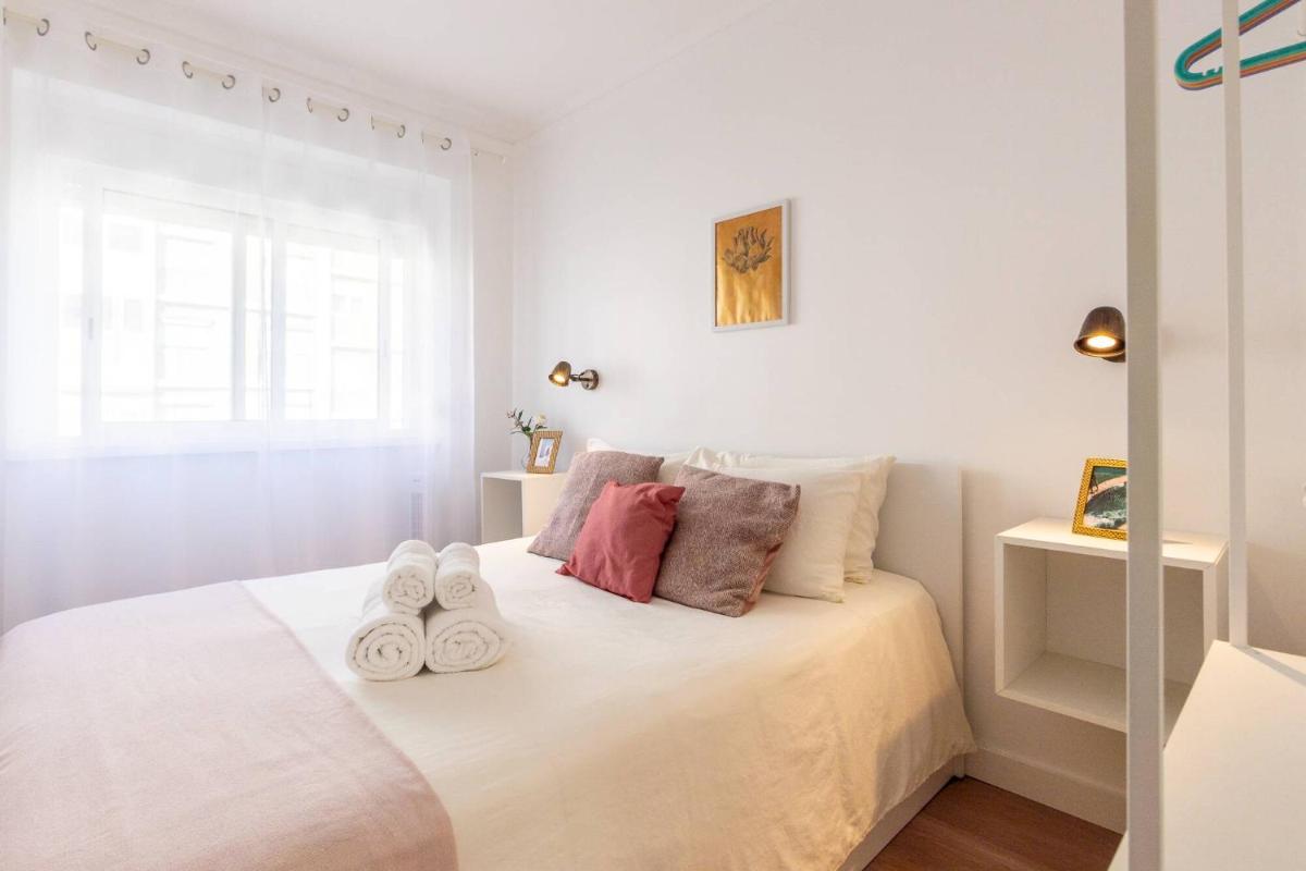 Serene 2-bedroom flat with garden view in Benfica