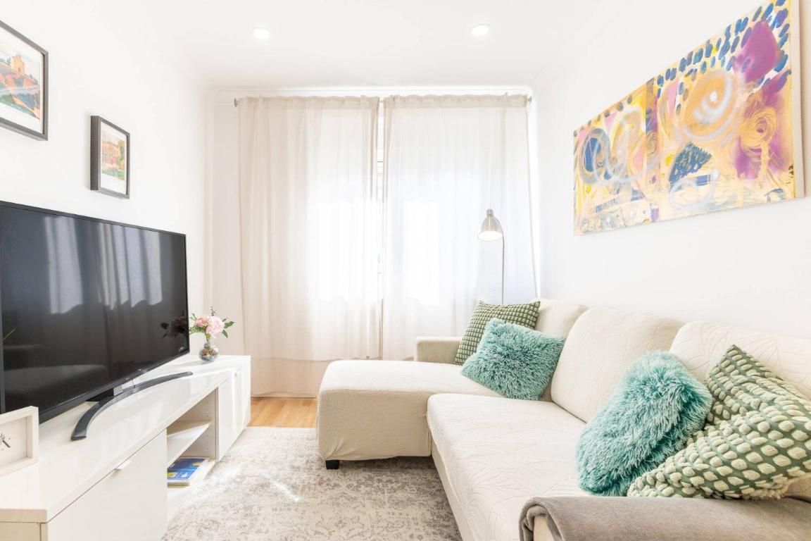 Serene 2-bedroom flat with garden view in Benfica