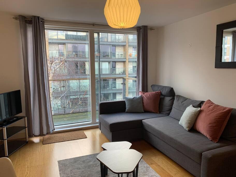 2 bed Apt, Hoxton, Canal views