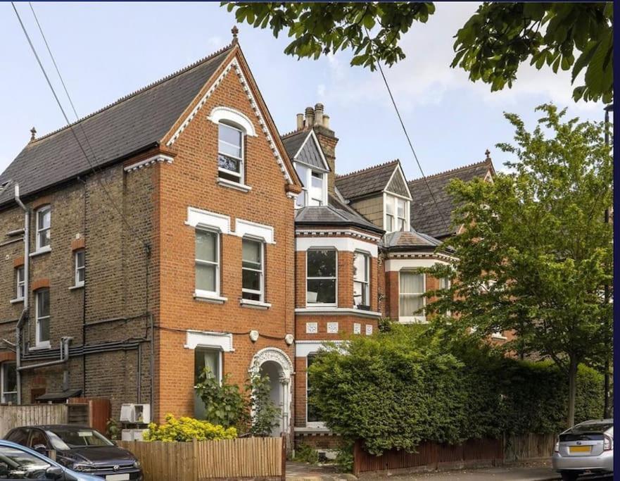 2 bed garden flat West Dulwich FREE STREET PARKING