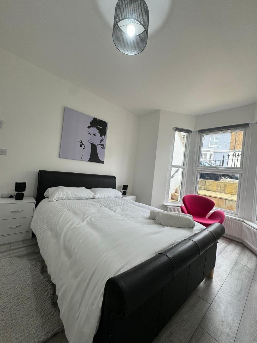 2 double bedroom garden flat in Acton,London