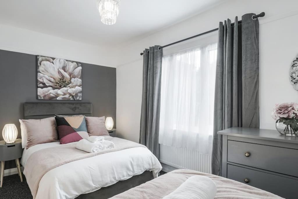 4 Bed Flat Sleeps up to 10 Close to Brixton