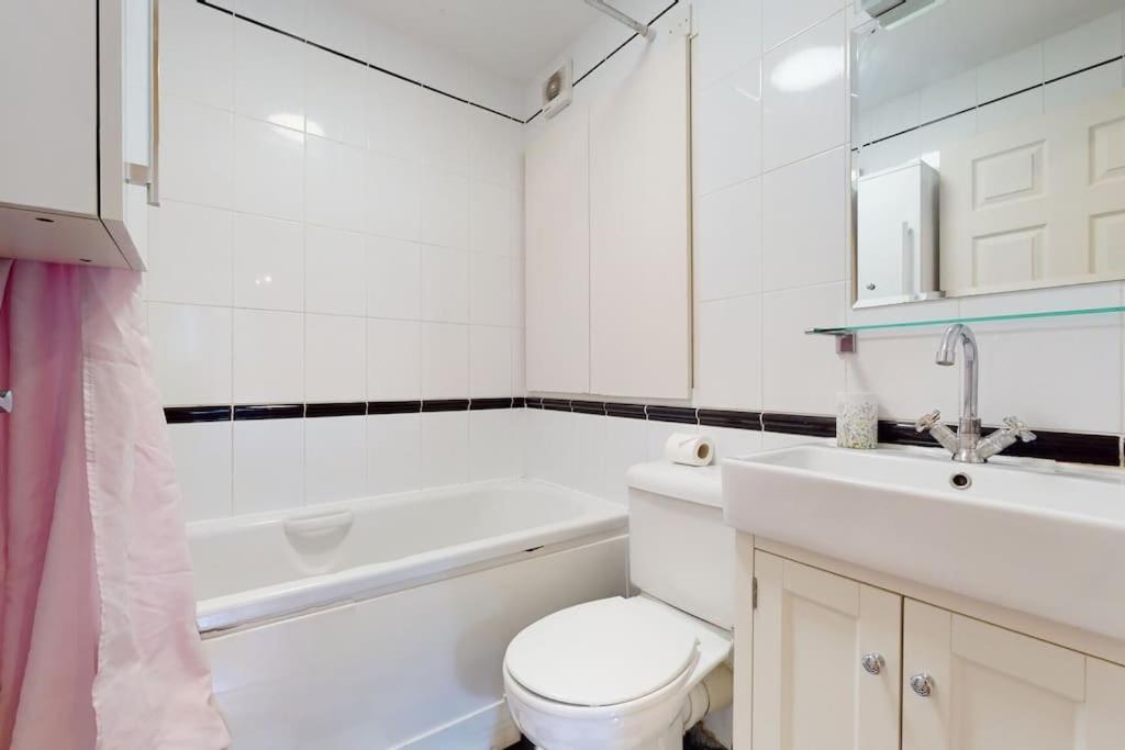 -Air Con- Cute 2BD flat 1 Min Maida Vale Station!