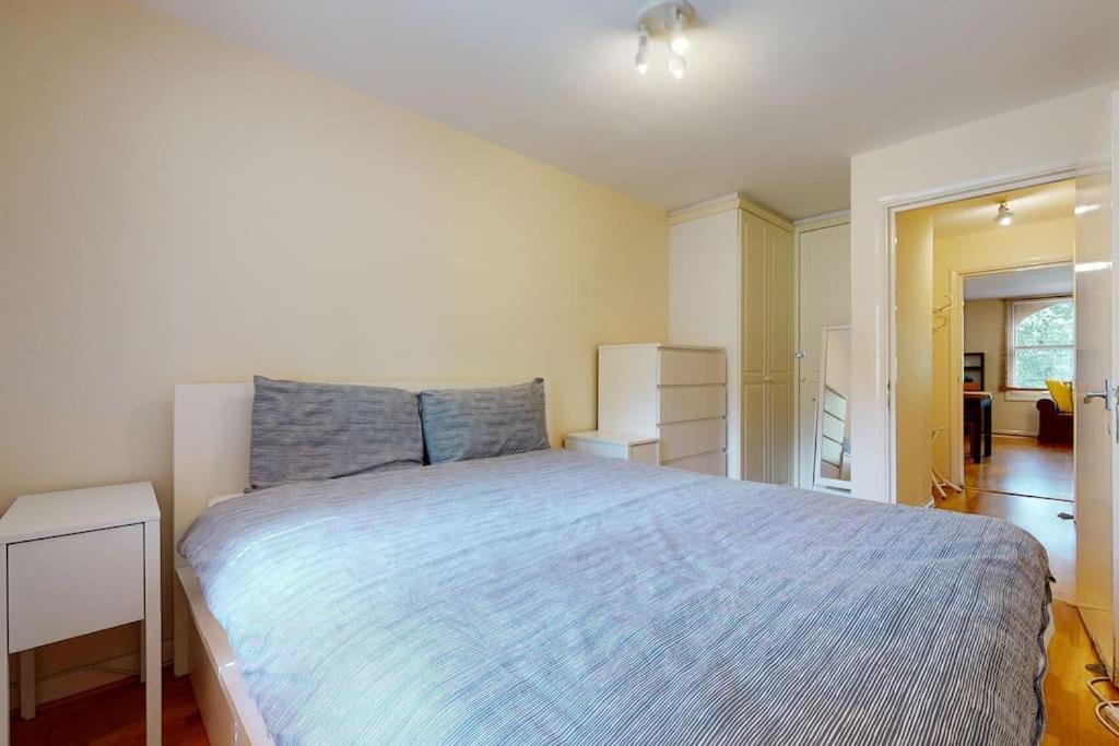 -Air Con- Cute 2BD flat 1 Min Maida Vale Station!