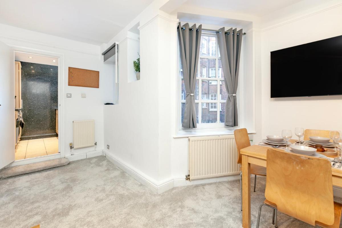 Beautiful 3 Bedroom Flat In Scott Ellis Gardens