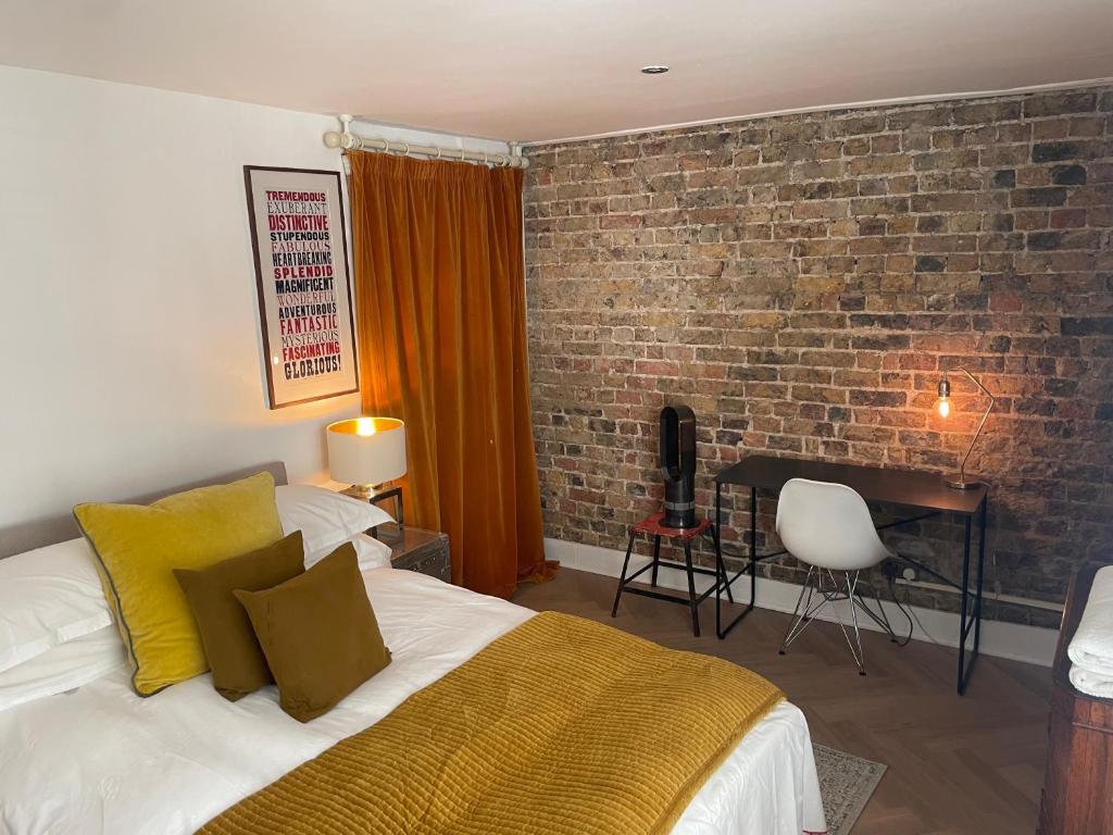 Beautiful London Victorian house, sleeps 12