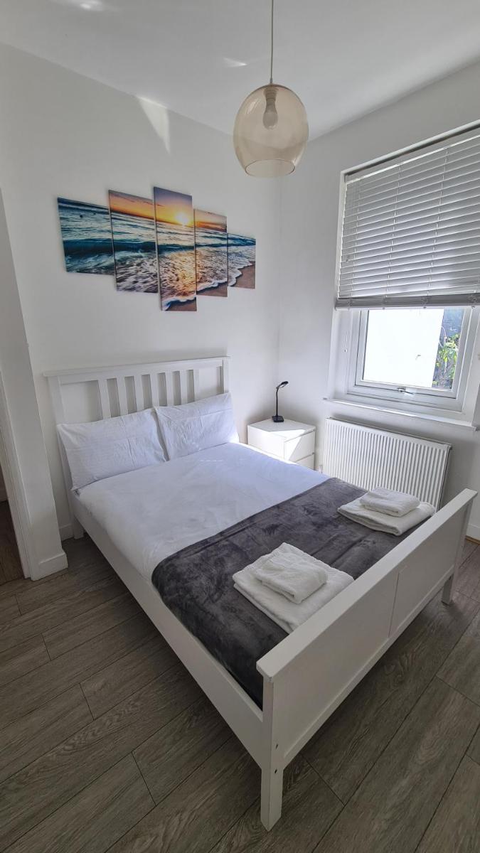 Beethoven St one bedroom flat – 3 beds up to 4 adults