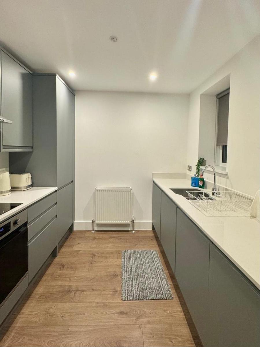 Central London Two Bedroom Serviced Apartment – Nine Elms Luxury Stay – Vauxhall & Westminster