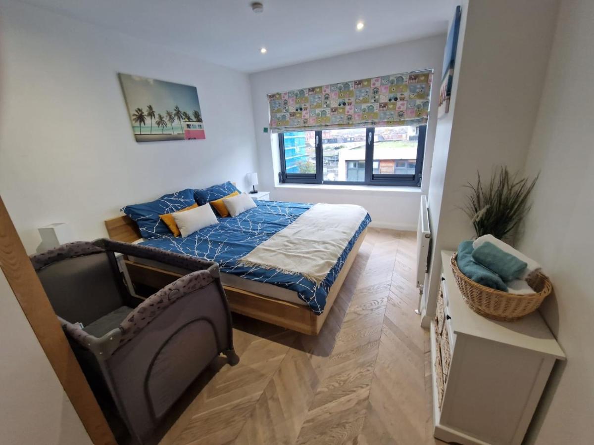 Cosy 1 bedroom apartment with balcony near Chiswick